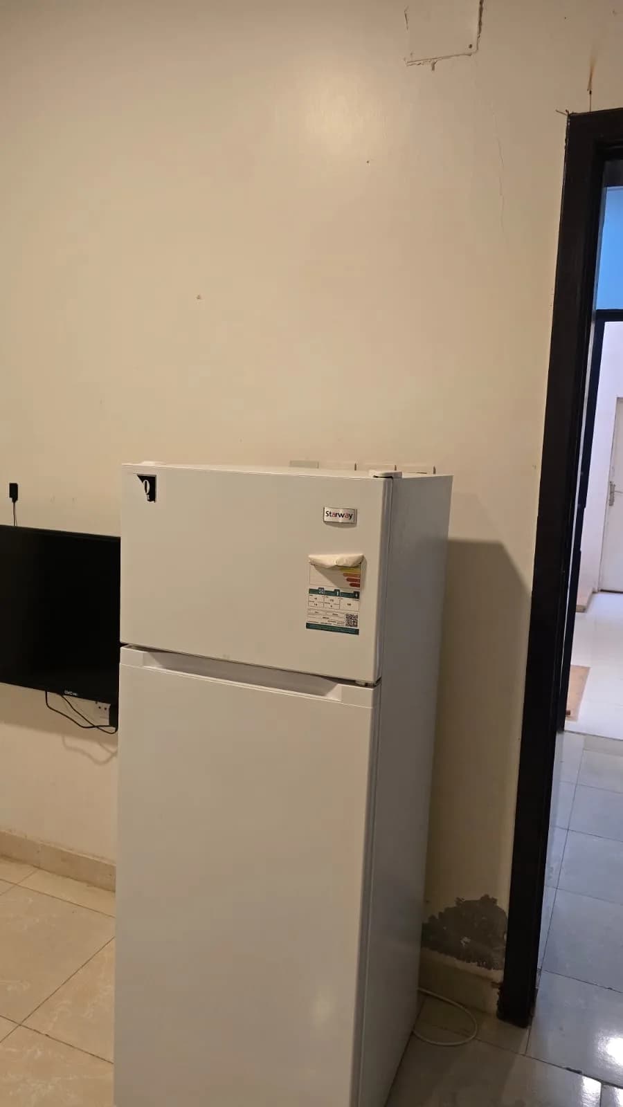 ثلاث غرف وصالة وحمامين ومطبخ — 2